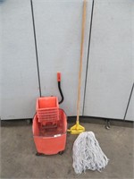 WHITE COMMERCIAL MOP BUCKET WITH WRINGER AND MOP