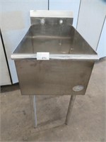 STAINLESS STEEL SINGLE-WELL SINK
