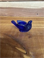 VINTAGE DEGENHART COBALT BLUE GLASS BIRD & BERRY