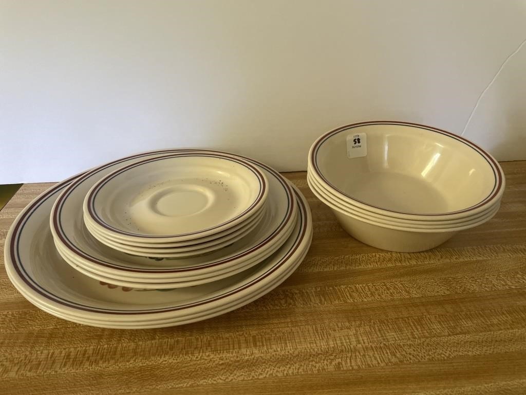 14 PC. CORELLE DINNERWARE