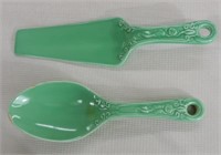 Kitchen Kraft cake server and spoon, chips