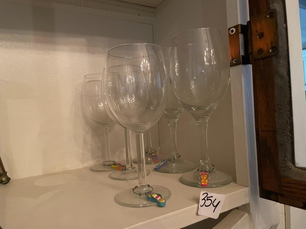 wine glasses with charms