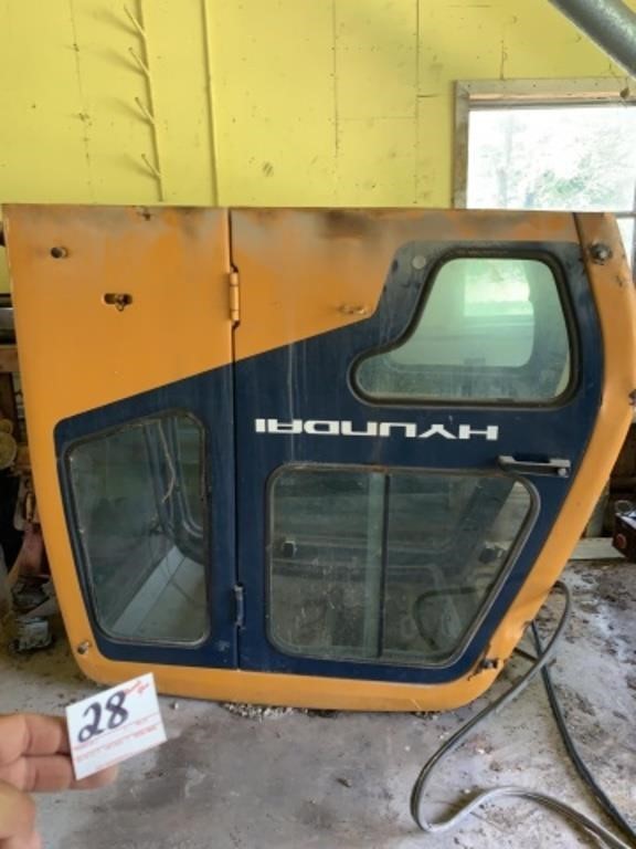 Hyundai Excavator Cab with Some Glass and Door