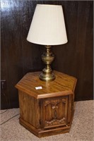 End Table w/ Lamp