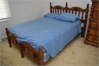 Full Bed w/ Linens
