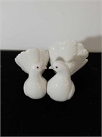Lladro  kissing doves figurine