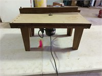 Homemade router table with Craftsman router works