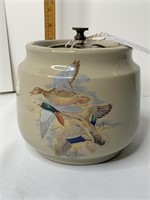Gray’s pottery ducks large tobacco humidor