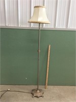 Metal Floor lamp w/twisted shaft
