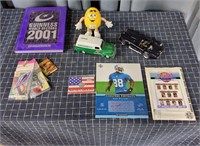I2 12+PC Toys M&M guy Car bank Guinness book State