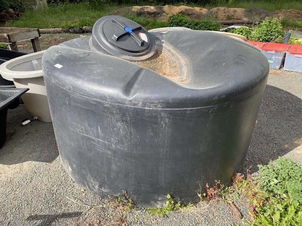 Poly 550 Gallon Water Tank