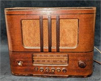 Vintage RCA Victor Tube Radio