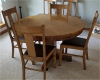 Stunning Oak Dining Table w/ 6 Chairs & 2 Leafs