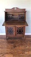 Antique Desk w/drawer and 2 doors

 29 1/2“ w x