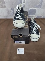 Converse shoes men's 9.5 Womens 11