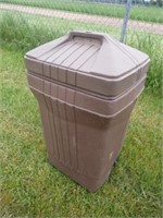 Poly Garbage Can on Wheels w/ Cover