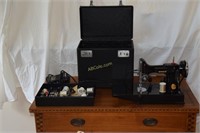 Singer Featherweight Sewing Machine in original