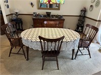 Dining Table with Single Leaf and Cabriole Legs wi