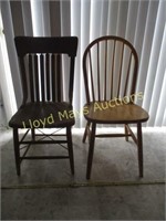 2pc Vintage Wood Side Chairs