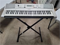 Yamaha - Piano Keyboard W/Metal Stand