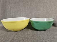 2 Pyrex Primary Colors Bowls - Green & Yellow