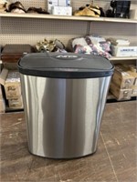 SMALL ELECTRONIC TRASH CAN