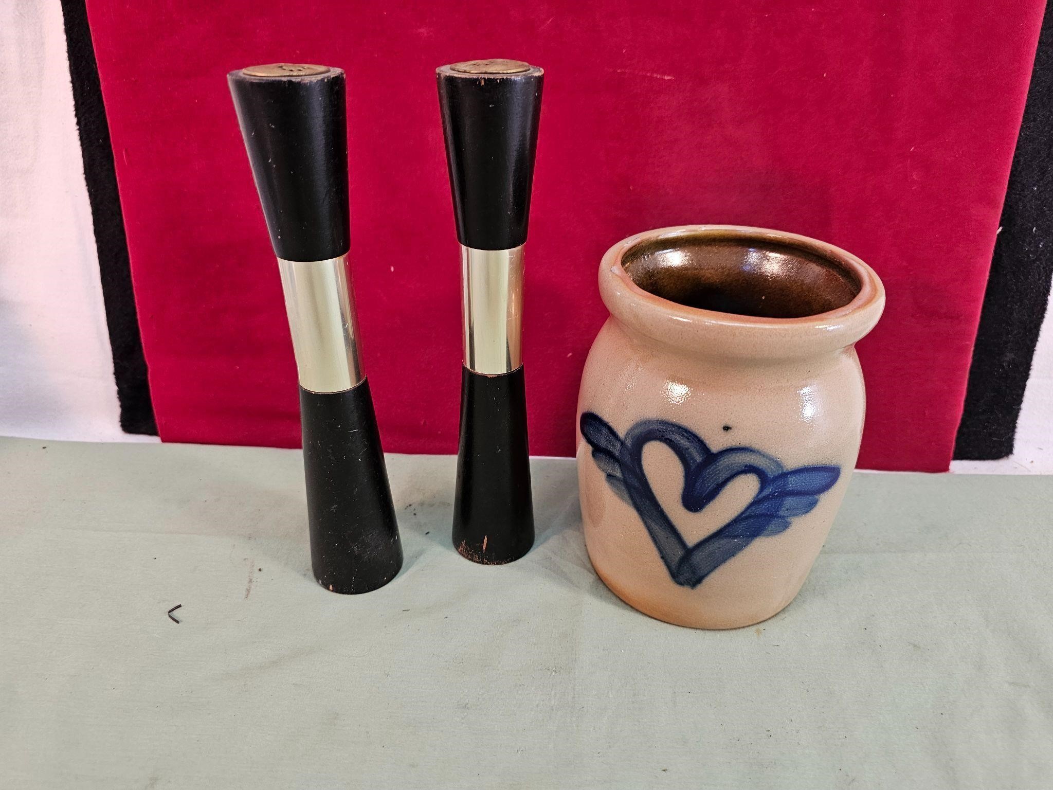 SM. CROCK WITH HEART DECOR & MCM SALT & PEPPER