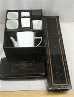 China Tea Set in Gift Box w/ Black Tins ...2 L