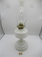 VINTAGE WHITE GLASS OIL LAMP