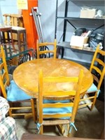 Oak Round Table w 4 chairs  42"