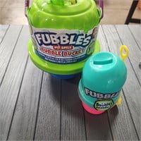 Fubbles No Spill Blue and Green Big Bubble Bucket