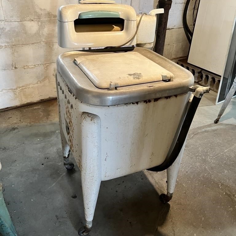 Vintage Maytag Wringer Washer