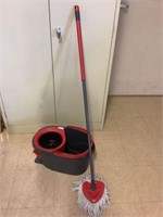 Wringer bucket w mop