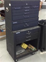 Double stacking toolbox on wheels