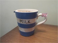 Milk Measuring Cup / Pitcher