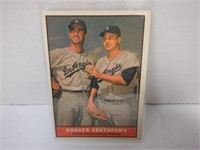 1961 TOPPS DODGER SOUTHPAWS #207