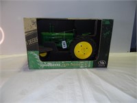 ERTL 1/8 SCALE JOHN DEERE 1939 MODEL B TRACTOR