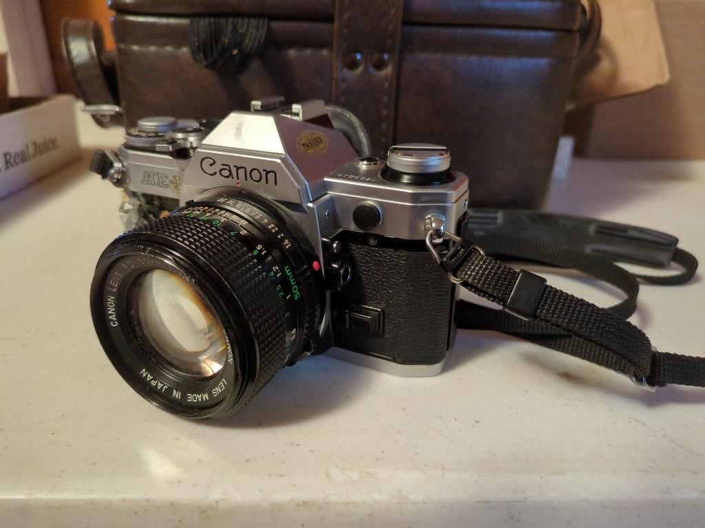 Vintage Canon manual Camera w/ protective carry