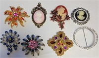 F - LOT OF COSTUME JEWELRY BROOCHES (B16)