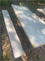 Picnic table