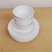 5 Plates and 4 Bowls by Home Trends