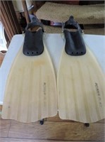 Pair of Mares Flippers