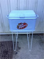 Rubbermaid Cooler & Metal Stand