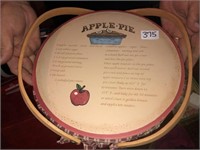 Apple Pie basket with 2 pie pans