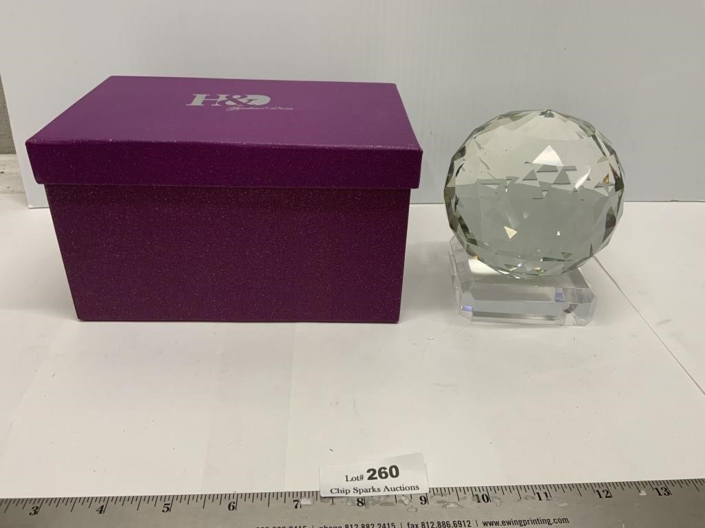 Hyaline &Dora Crystal Ball w/ Stand