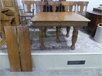 ANTIQUE TIGER OAK DINING ROOM TABLE W/2 LEAVES