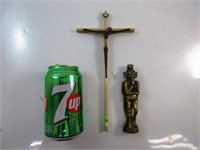 Croix et mini statue décoratives