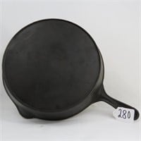 UNMARKED #9 CAST IRON SKILLET W/ HEAT RING
