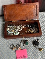 343 - MIXED LOT OF COSTUME JEWELRY (W216)