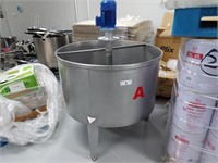 2019 Conical Base 300L Tank with S/S Pump